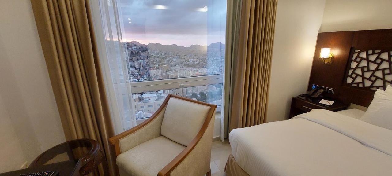 Petra Elite Hotel Wadi Musa Esterno foto